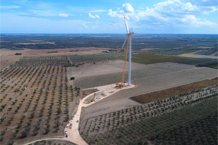 Final turbine installed at SSE’s Puglia wind farm