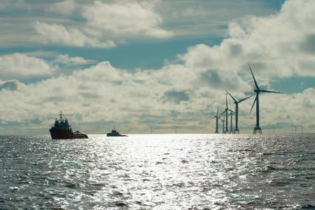 EIB and Iberdrola sign €500 million green loan for offshore wind farm