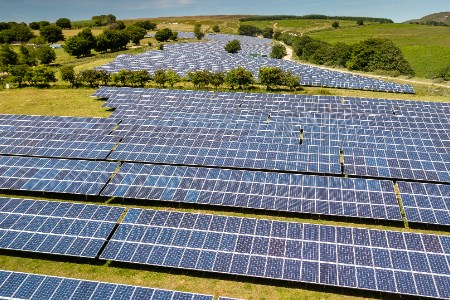 Elgin gana ocho contratos solares en la subasta AR7 del Reino Unido